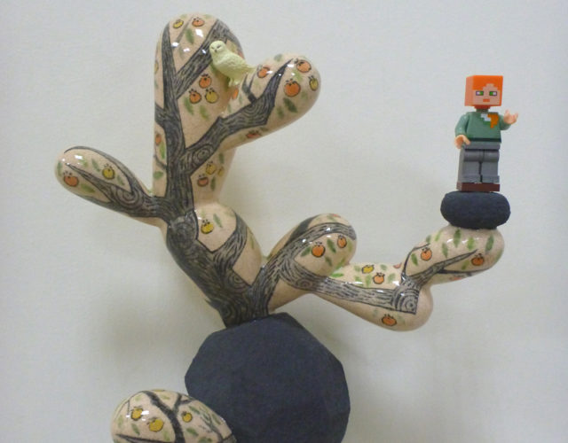 葉怡利，柿子樹，陶瓷、塑膠積木， 19 x 10 x 23 cm ，2018