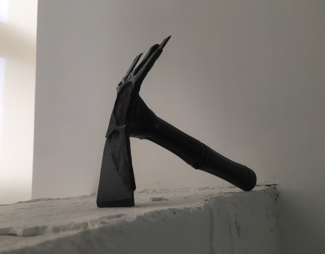 Lo Yi-Chun, Cuttle-Fish Hoe 2, 2021, Iron, wooden stick, plaster, lacquer, 31×9×21(H)cm