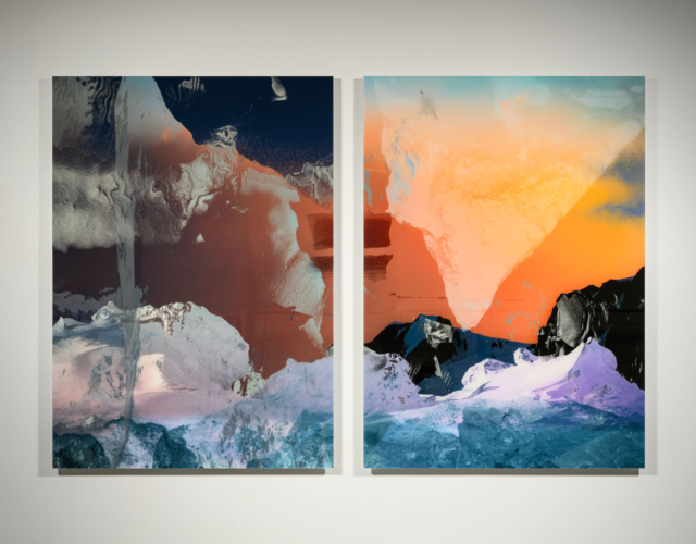 倒轉地圖VI Inverted Map VI，2022，藝術微噴輸出、水晶裱、鋁版裱褙 Giclée, diasec，284
x 200 cm(兩連作,此為整體尺寸)